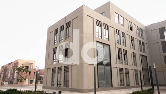 مبنى تجاري للإيجار بمساحة 700 متر مربع (طابق أرضي + 3 طوابق علوية) في القاهرة الجديدة - مبنى إداري مستقل ومتميز.
