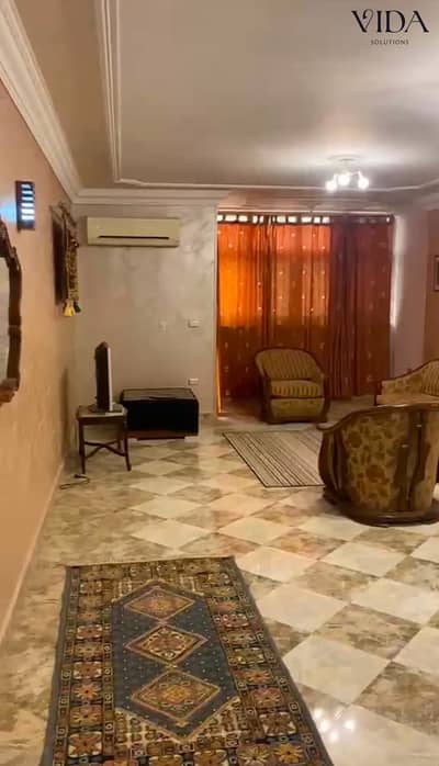 شقة بحدايق الاهرام ثلاث غرف موقع ممتاز
