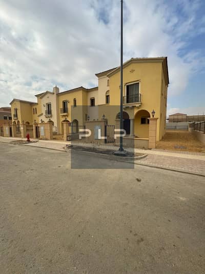 تاون هاوس للبيع بفيو مميز علي لاند سكيب استلام فوري برايم لوكيشن  في سيتي جيت City Gate بأقل من سعر الشركة