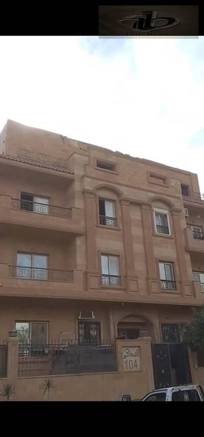 Roof for Sale in Al-Banafseg 5 (Villas Zone) – First Settlement | Exceptional Opportunity at a Great Price  Location: Al-Banafseg 5 (Villas Zone) –