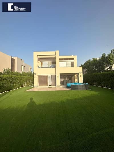 فيلا تطل علي اللاجون للبيع في هاسيندا باي الساحل الشمالي استلام فوري اقل من سعر السوق