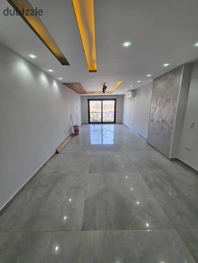 مقر اداري للايجار 200م برايم لوكيشن-زهراء المعادي