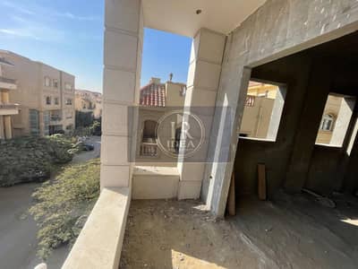 شقه للبيع بالأمن العام بالتجمع الاول بالقرب من الخدمات