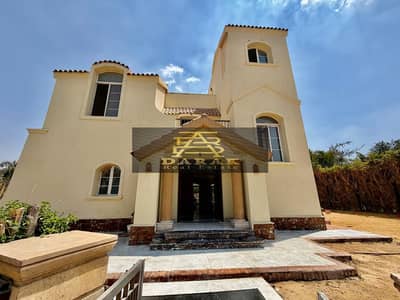 Luxury villa for sale in Madinaty, ready for housing, renewed for commercial use