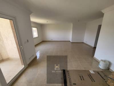 For rent in Madinaty, an apartment 200m, 4 rooms, wide garden view, clear in B11