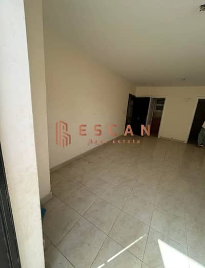 Two-room apartment on the ground floor with a garden for sale at a bargain price in Al Rehab