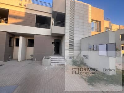 استلام فوري تاون هاوس متشطب بالكامل في كمبوند ذا كراون بالم هيلز The Crown Compound Palm Hills جولف اكستينشن 6 اكتوبر الجيزه