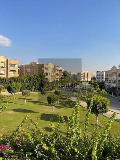 شقة مفروشة للإيجار – بيفرلي هيلز – المرحلة الأولى – الشيخ زايد شقة مميزة للإيجار داخل المرحلة الأولى من بيفرلي هيلز بمساحة واسعة وفرش كامل، مناسبة للعائلات الكبيرة