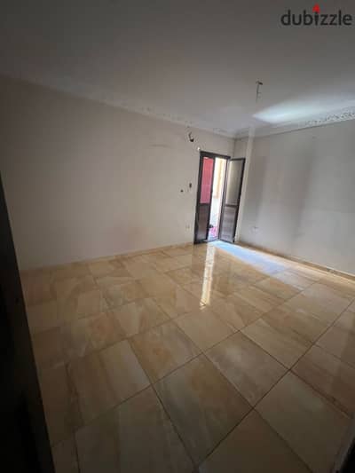 For rent, an apartment 150 meters on Botrus Street, fourth floor, with elevator