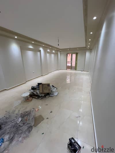 For rent, a 150 square meter ultra super lux apartment next to the Faculty of Commerce and Al-Ashraf Mall