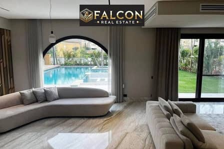 A luxurious villa for sale in a strategic location with a magnificent view, situated in The Crest compound in New Cairo (Fifth Settlement).