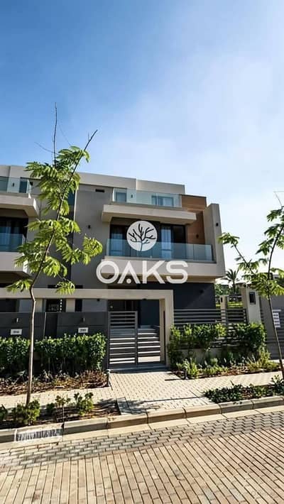Villa for sale in La Vista, New Cairo, Fifth Settlement, near  the  American   University  and  90th Street,  in a  prime  location next to Hyde Park.