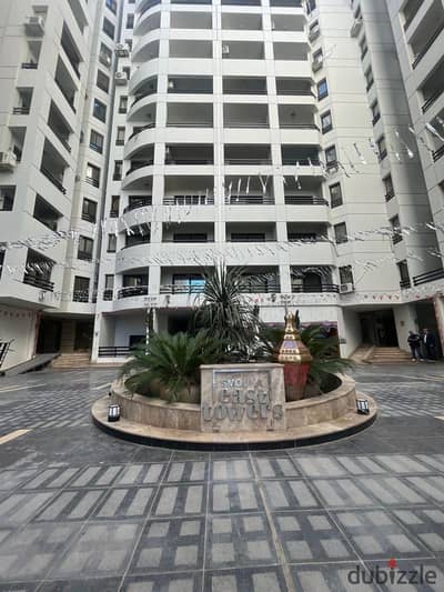 شقة للايجارالسكنى 170م / كومباوند اليست تاورز سموحة شارع الريادة  مطبخ بالدواليب  مطلات مفتوحة