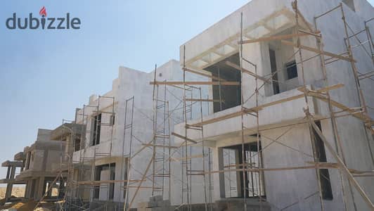 Apartment for sale in the Golden Square area of ​​New Cairo's Fifth Settlement—directly facing Hyde Park and overlooking South Teseen Street—available