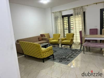 للايجار مفروش مدينتي  B15  المساحه :111م  الدور : أرضي مرتفع  التقسيمات :2 غرفه + حمام  الفيو : شارع قريبه من المسجد والخدمات  السعر : 22000 اقل مده ل