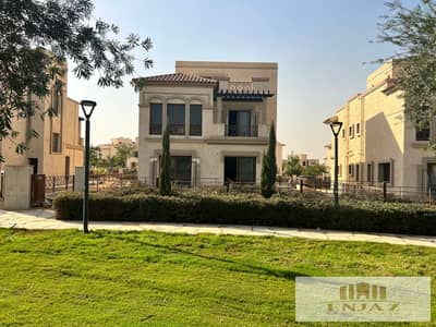 فيلا للبيع في مدينتي  C3 وايد جاردن ناصيه ممر فوق تبه بحري صربح تسهيلات مساحة ( 465م)