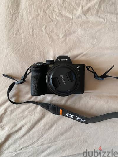 Sony A7 IV (Shutter 2863 only) + 50mm f/1.8 + ترايبود هدية