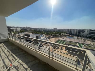 Ground floor apartment with garden in Taj City, 3 bedrooms, furnished and equipped, prime location