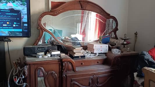 لقطة لفرش شقة كاملة: غرفة سفرة 8 كراسي + انتريه كلاسيك (الخامات خشب زا