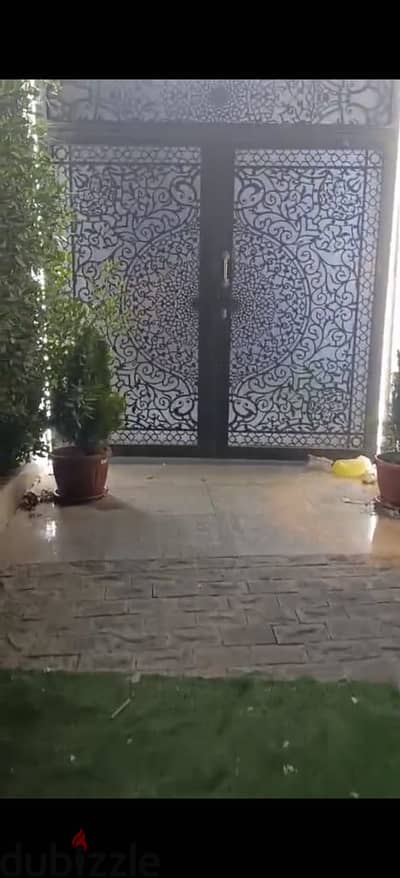 فيلا ارضي بالعقار 93 ه حدائق الأهرام امام السور مباشرتا ب التانيه الق