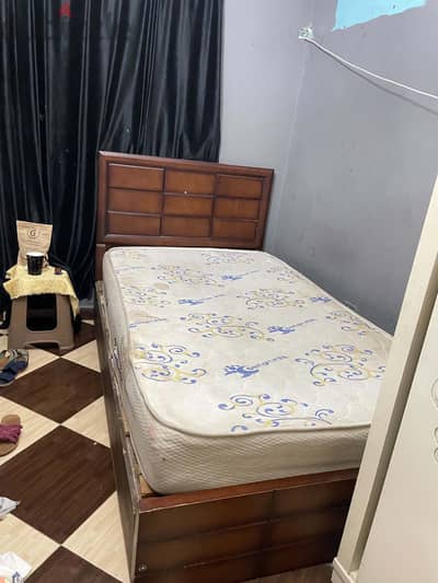 سرير مقاس ١٢٠