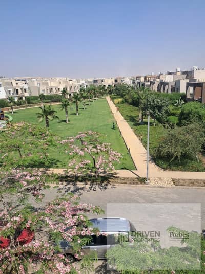 تاون هاوس للبيع بإطلالة مباشرة على أكبر لاندسكيب في وودفيل بالم هيلز 6 أكتوبر جولف اكستنشن ذا كراون Woodville Palm Hills 6th of October Golf Extention