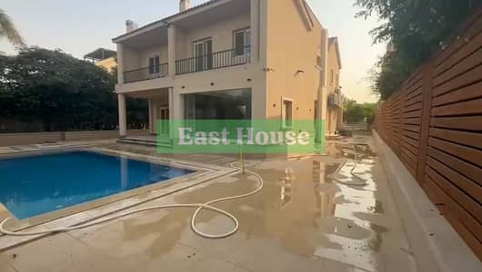 For sale in Madinaty, a detached villa with a super deluxe finish, swimming pool, and internal elevator in a very prime location.