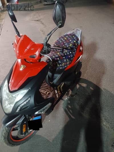 سكوتر بنيلي r8 موديل ٢٠٢١ رخصه 2سنتين حاله كالجديده