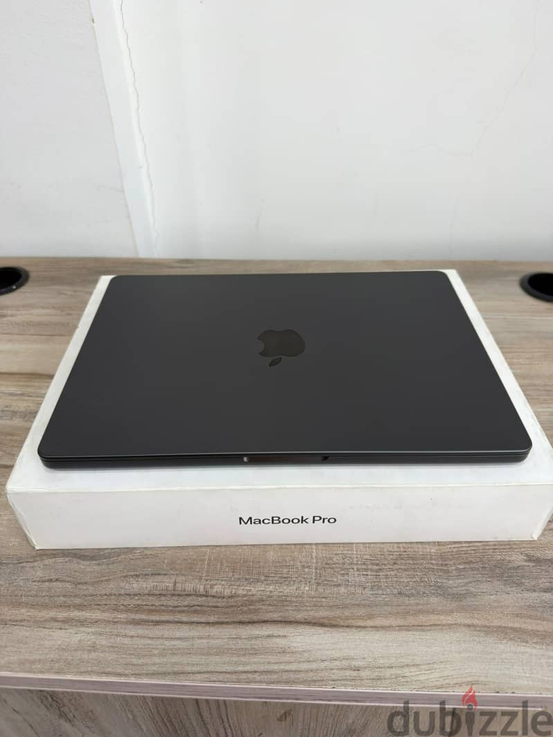 macbook pro m3 pro 1