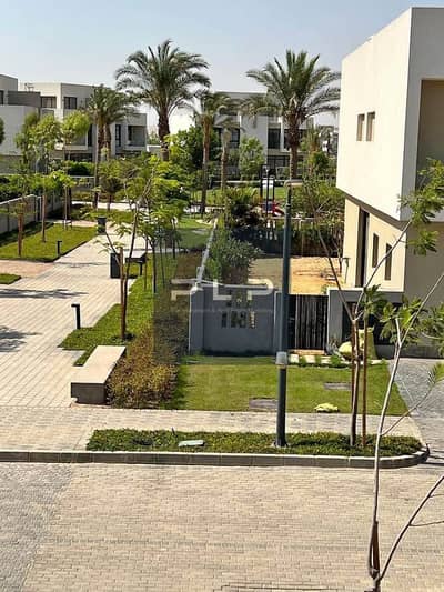 فيلا ستاند الون للبيع اوبن فيو لاند سكيب استلام فوري في كمبوند البروج al borouj
