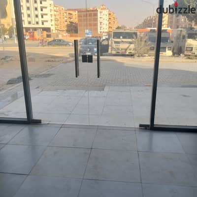 مقر تجاري للايجار بسعر خيالي بمستوى الارض ع المحور المركزي مباشر بجوار التوحيد والنور يصلح لجميع البرندات وجميع الاغراض التجارية يصلح ل هايبر ماركت ل مفروشات ل اثاث منزلي ل اثاث مكتبي ل نجف كريستال وأدوات كهربائية ومنزلية يصلح لجميع الاغراض التجارية