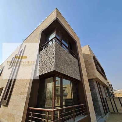 فيلا متشطبه في تاج - Taj City سيتي نازل من نص سعرها بالقرب من مطار القاهره الدولي و 10 دقايق من هيليوبليس