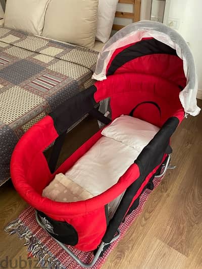 سرير بيبي بحالة ممتازة مناسب لعمر سنتين baby cot