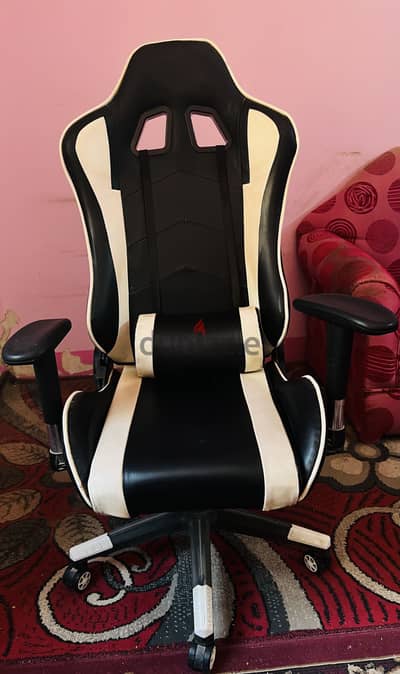 كرسي جيمينج بحاله ممتازه للبيع