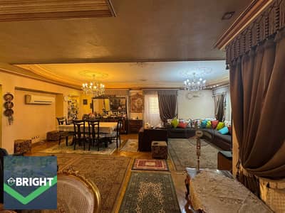 اغتنم الان بسعر مخفض جدا ل شقه 331م - 5 غرف - اسانسير - عدادين كهرباء - باكيه جراج  - البيع شامل المطبخ - ف البنفسج عمارات