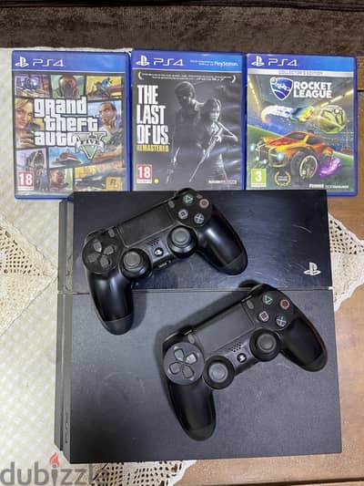 Playstation 4 1tb مع دراعين