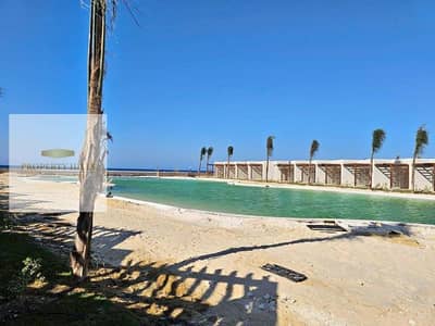 Last chalet with lagoon first row view, super-luxury finishing with a very big discount, with a large area and an open view from every room