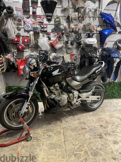 Hornet 600