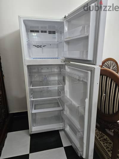 ثلاجه LG  ١٦ قدم نوفروست بحالة جيدة جدا