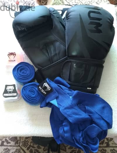 Venum Brand Boxing Gloves - قفازات ملاكمه ماركة فينوم