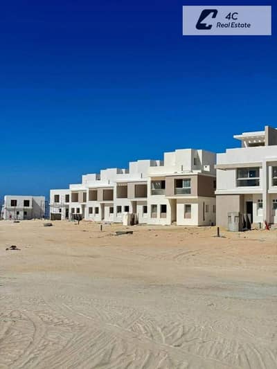 Ready to Move Sea View Middle Townhouse  For Sale in Seashore Hyde Park  North Coast