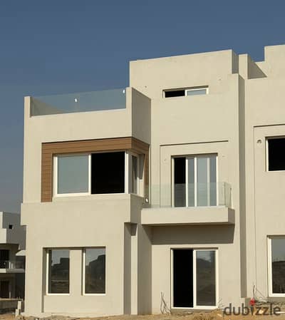 تاون هاوس 220متر لوكيشن مميز علي فيو مفتوح في Dunes V-Levels امام بيفرلي هيلز