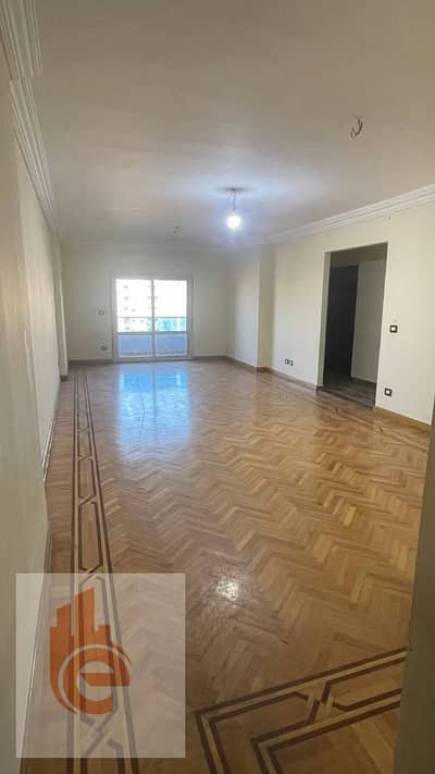 شقــة سكــنىه بـ سيــدى جــابر الشيــخ 180 م  / ألـتــرا لوكــس