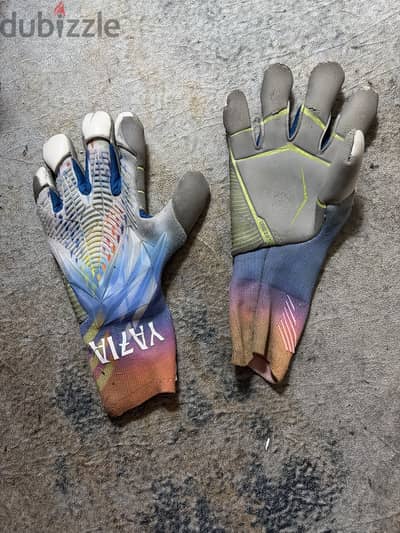 Adidas 2022 world cup goalkeeper gloves size 8