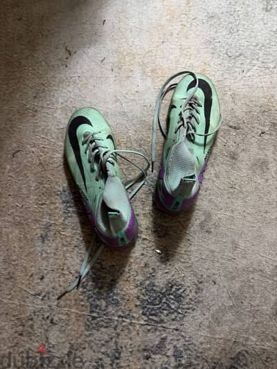 Nike football shoes size 38 mirror
