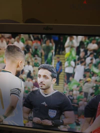 شاشه 27 بوصه نوعها فوجيتسو ألماني