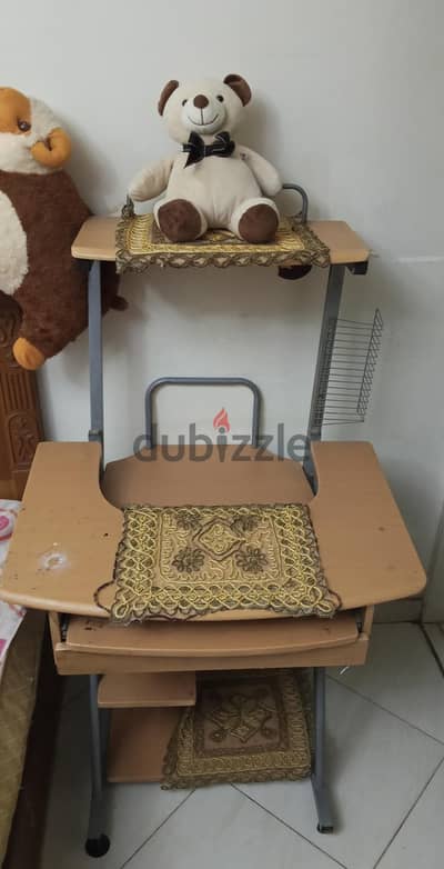تربيزة كمبيوتر فورمايكا