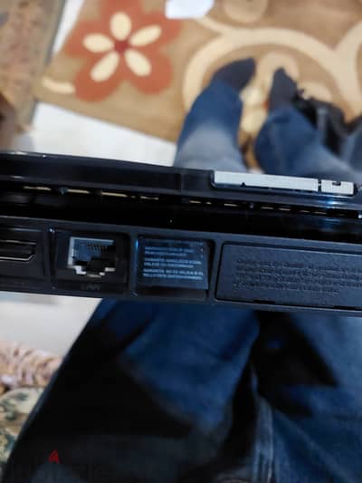 Ps4 silm 1tb معاه درعين اصلي معدل عليه 15 لعبه