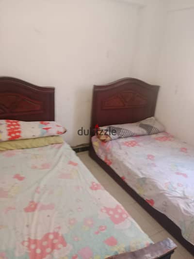 Furnished apartment for annual rent for a family, or a groom, or a company, 2 bedrooms, two-piece reception, kitchen, bathroom, fourth floor, upper, all facilities available including water, electricity, and elevator, in Alexandria, Al-Ajami, kilo 21, at the distinguished location of Palm Beach.