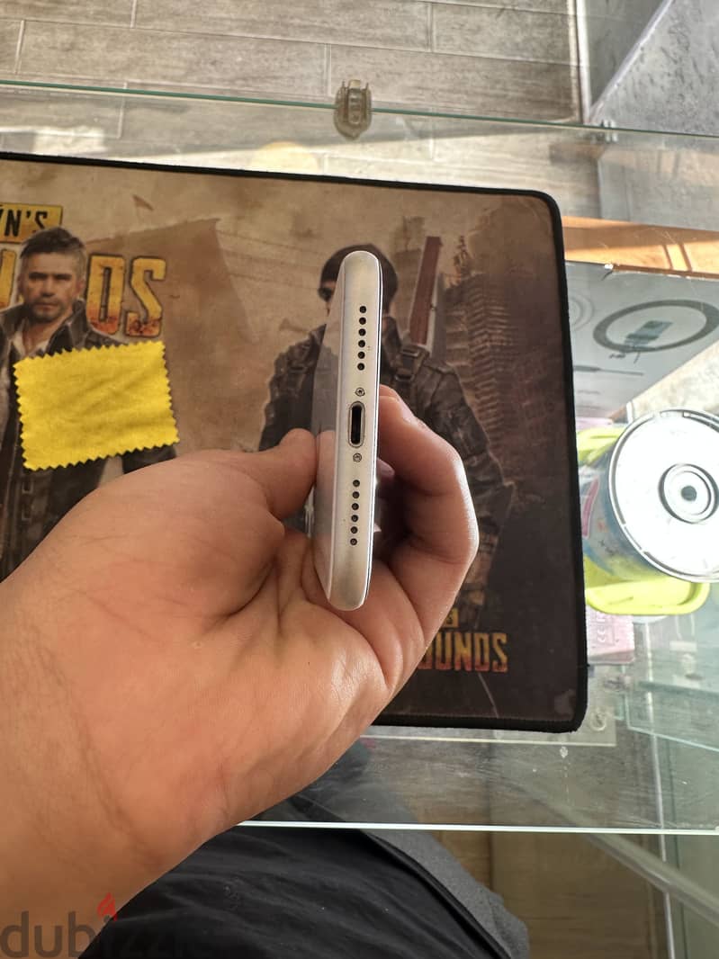 Apple - iPhone 11 8